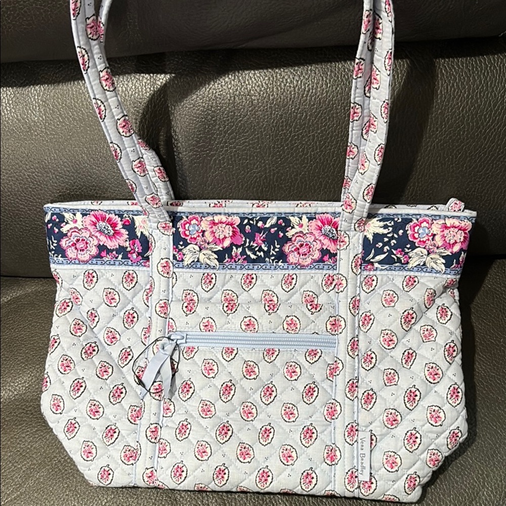 Vera Bradley small vera tote bag in magnifique leaf print